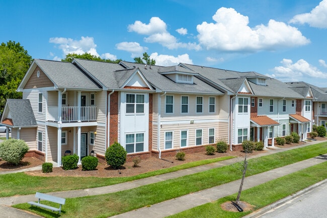 Oak Run at Carolina Commons in Fayetteville, NC - Building Photo - Primary Photo