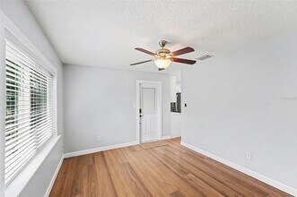 9605 N Edison Ave in Tampa, FL - Building Photo - Building Photo