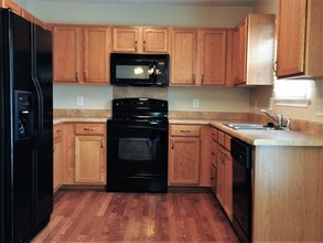 567 River View Dr in Lowell, NC - Building Photo - Building Photo
