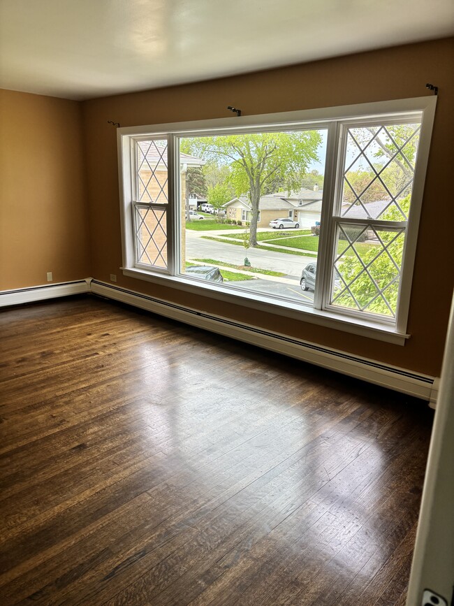 233 S Hale St, Unit 2F in Addison, IL - Building Photo - Building Photo