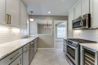 727 Rittiman Rd in San Antonio, TX - Foto de edificio - Building Photo