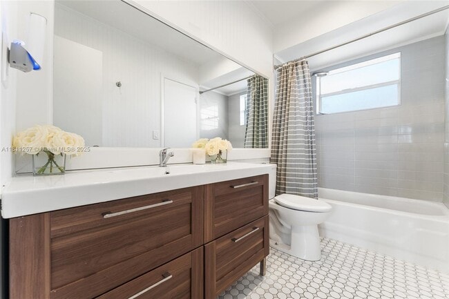 4341 NW 16th St in Lauderhill, FL - Building Photo - Building Photo