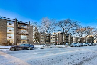 6800 N California Ave, Unit 2L in Chicago, IL - Building Photo - Building Photo