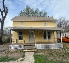 305 N Spruce St in Wichita, KS - Building Photo