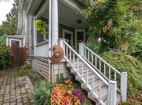 1422 SE 34th Ave in Portland, OR - Building Photo