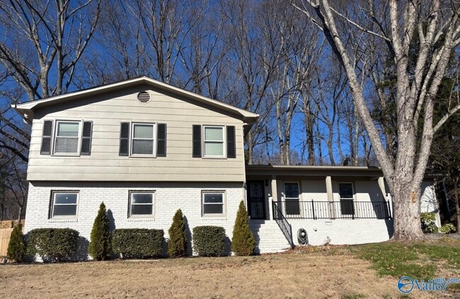 property at 1305 Hiwan Trail SE