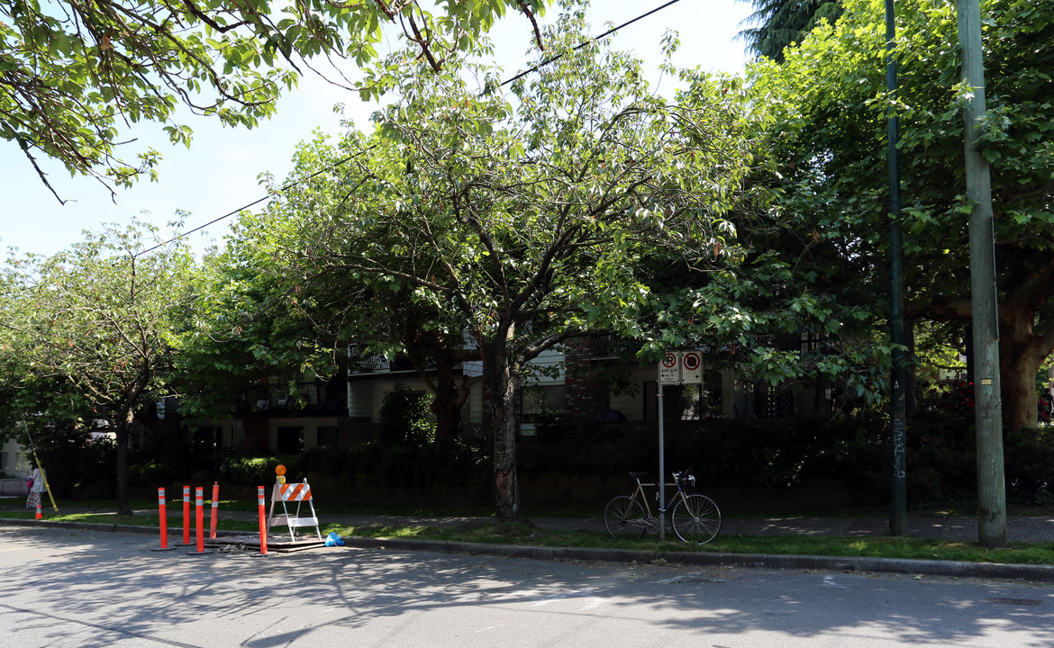 Maple Gardens in Vancouver, BC - Building Photo