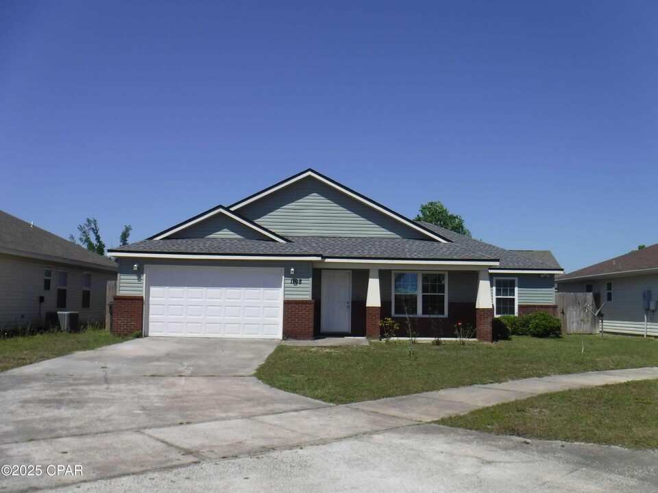 1108 N Haven Cir in Lynn Haven, FL - Building Photo