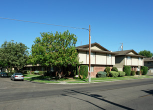 Eastview Apartments in Fresno, CA - Building Photo - Building Photo