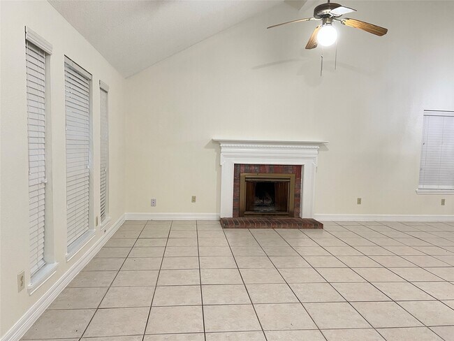 5319 Pine Cliff Dr in Houston, TX - Building Photo - Building Photo
