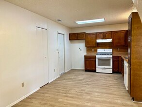 7751 Pipers Hill in San Antonio, TX - Building Photo - Building Photo