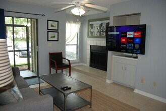 10200 Belle Rive Blvd, Unit 17 in Jacksonville, FL - Building Photo - Building Photo