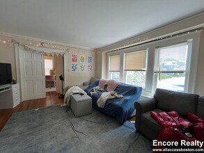 289 Foster St, Unit 1 in Boston, MA - Building Photo - Building Photo
