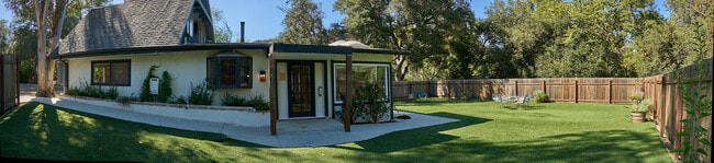 31660 Pitsch Canyon Rd in Malibu, CA - Building Photo - Building Photo