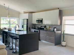 16403 Sapphire Pl in Weston, FL - Building Photo - Building Photo