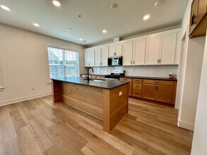 4004 Winds Field Way in Bridgeville, PA - Building Photo - Building Photo