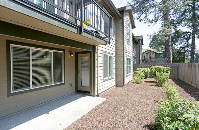 The Reserve at Ashbrook in Tigard, OR - Foto de edificio - Building Photo