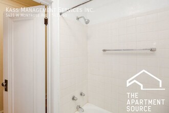 5421 W Montrose Ave in Chicago, IL - Building Photo - Building Photo