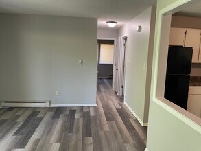 1831 Fuller Rd, Unit 9 in West Des Moines, IA - Building Photo - Building Photo