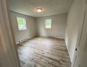 164 Military Hwy, Unit 2 Bedroom - 1 Bath Apt. in Gales Ferry, CT - Building Photo - Building Photo