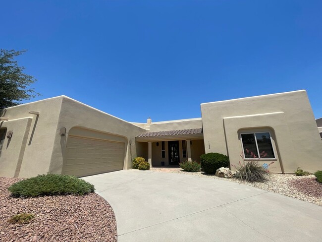 1166 Golf Club Rd in Las Cruces, NM - Foto de edificio - Building Photo