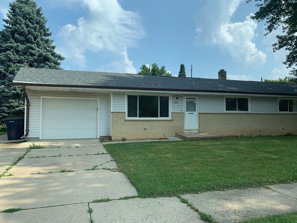 2118-2118 Elizabeth St in Janesville, WI - Building Photo