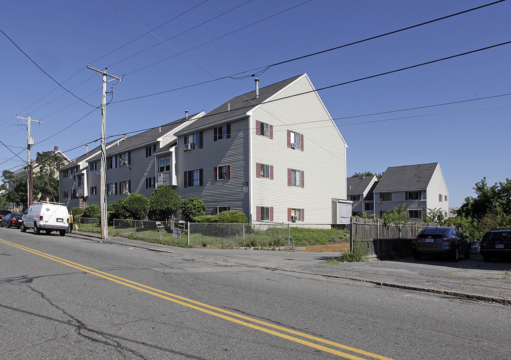 861-871 Middlesex St in Lowell, MA - Foto de edificio