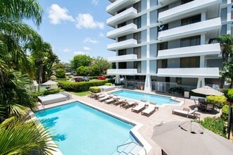 Legacy at South Miami in South Miami, FL - Foto de edificio - Building Photo