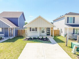 16802 N Marie Vlg Dr in Conroe, TX - Building Photo