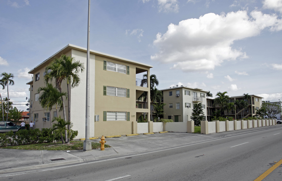 Oraida Apartments in Miami, FL - Building Photo