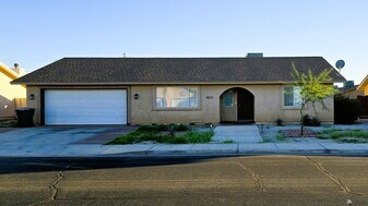 8573 E 25th St in Yuma, AZ - Building Photo