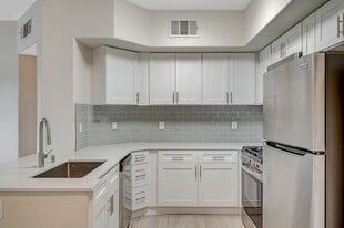 Shelter Cove Apartments in Las Vegas, NV - Building Photo