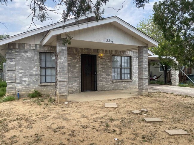 3316 E Ash St in Laredo, TX - Foto de edificio - Building Photo