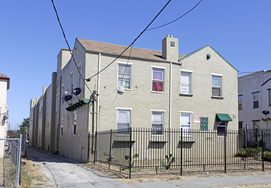 1733 Seminary Ave in Oakland, CA - Foto de edificio