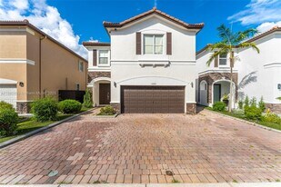 11229 NW 44th Terrace in Doral, FL - Building Photo