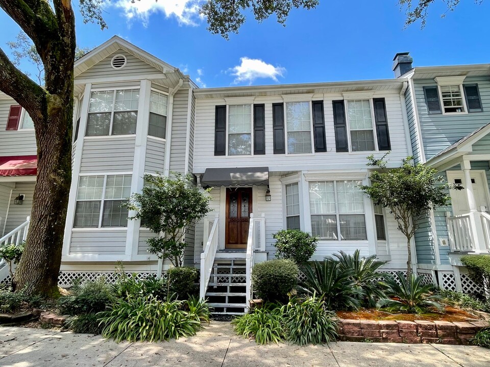270 Hillcrest Rd in Mobile, AL - Building Photo