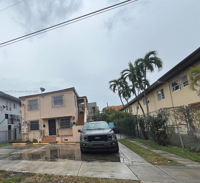 1030 NW 3rd St in Miami, FL - Building Photo - Building Photo