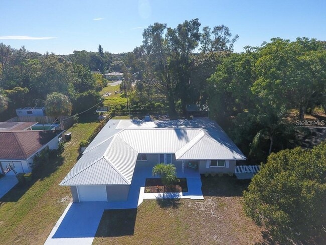 property at 2060 Sunnyside Pl