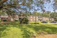 Holton Apartments in Tallahassee, FL - Foto de edificio - Building Photo