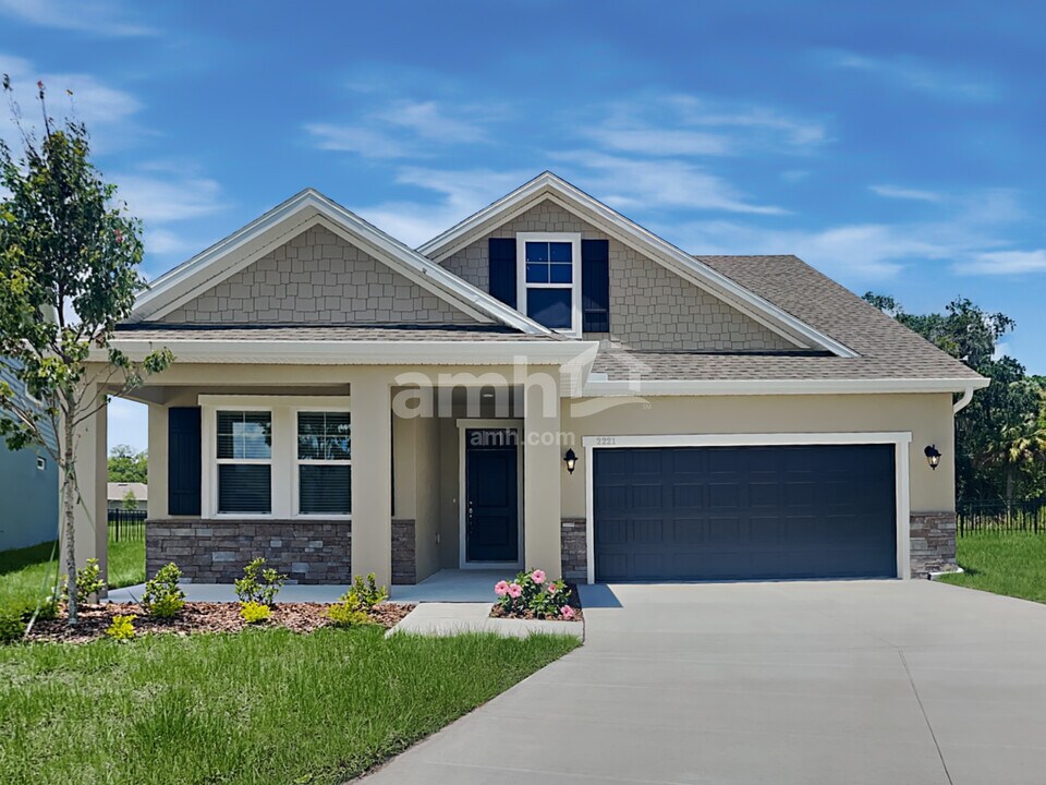 2221 Saffron Walden Dr in Plant City, FL - Foto de edificio