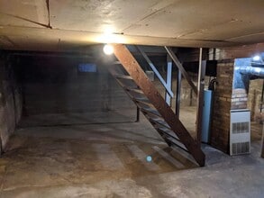 609 1st St E in Independence, IA - Building Photo - Building Photo