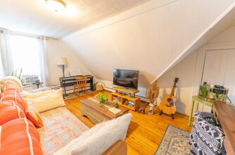 225 Waterman Ave in East Providence, RI - Foto de edificio - Building Photo