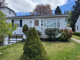313 Chipman Street Ext in Waterbury, CT - Building Photo