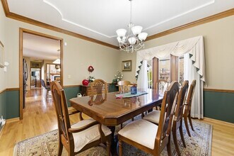 912 Stonebridge Way in Woodridge, IL - Building Photo - Building Photo