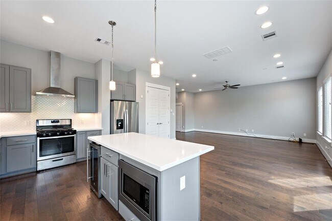 6015 Yale Garden Ln in Houston, TX - Building Photo - Building Photo