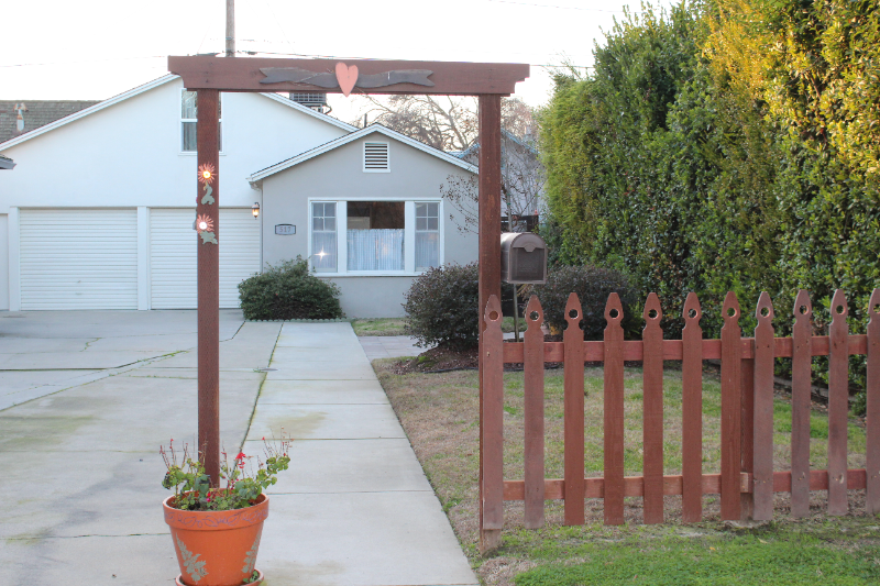 103 W Morris Ave in Modesto, CA - Building Photo