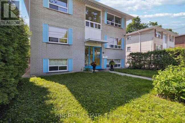 19-19 Queen St W in Mississauga, ON - Building Photo - Building Photo