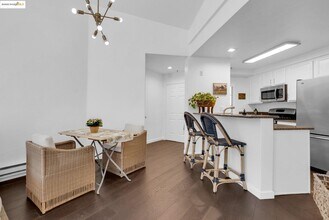 180 Caldecott Ln in Oakland, CA - Building Photo - Building Photo