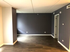 811 Chicago Ave-Unit -207 in Evanston, IL - Building Photo - Building Photo