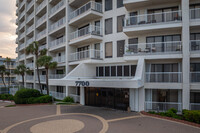 The Breakers Condominium in Galveston, TX - Foto de edificio - Building Photo